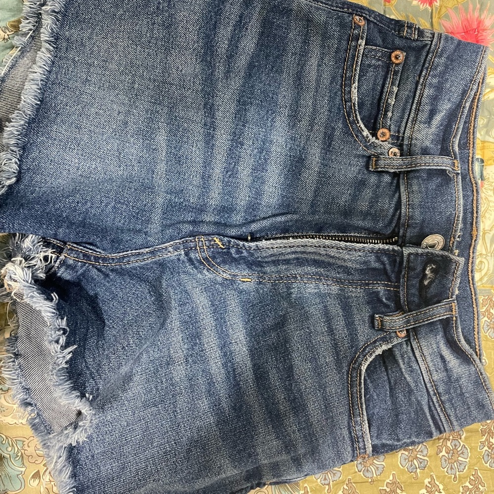 2 pair of AE 90’s boyfriend shorts sz 000, brand new last summer